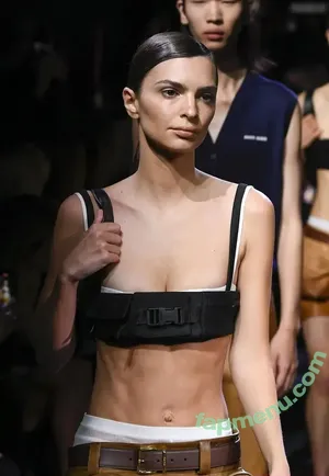 Emily Ratajkowski / emrata nude photo #8814