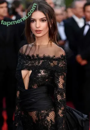 Emily Ratajkowski / emrata nude photo #8858