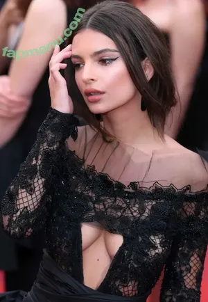 Emily Ratajkowski / emrata nude photo #8859