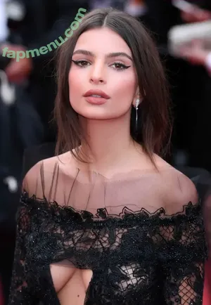 Emily Ratajkowski / emrata nude photo #8865