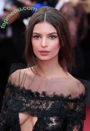 Emily Ratajkowski / emrata nude photo #8866
