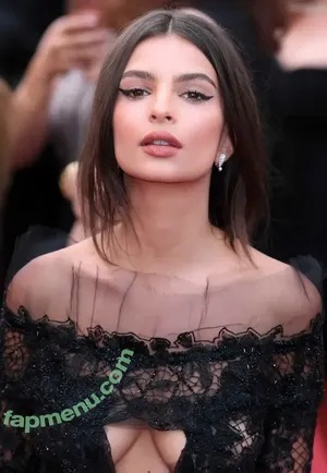 Emily Ratajkowski / emrata nude photo #8867