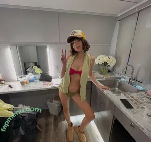Emily Ratajkowski / emrata nude photo #8875