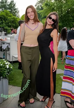 Emily Ratajkowski / emrata nude photo #8930