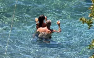 Emily Ratajkowski / emrata nude photo #8944