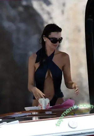 Emily Ratajkowski / emrata nude photo #8998