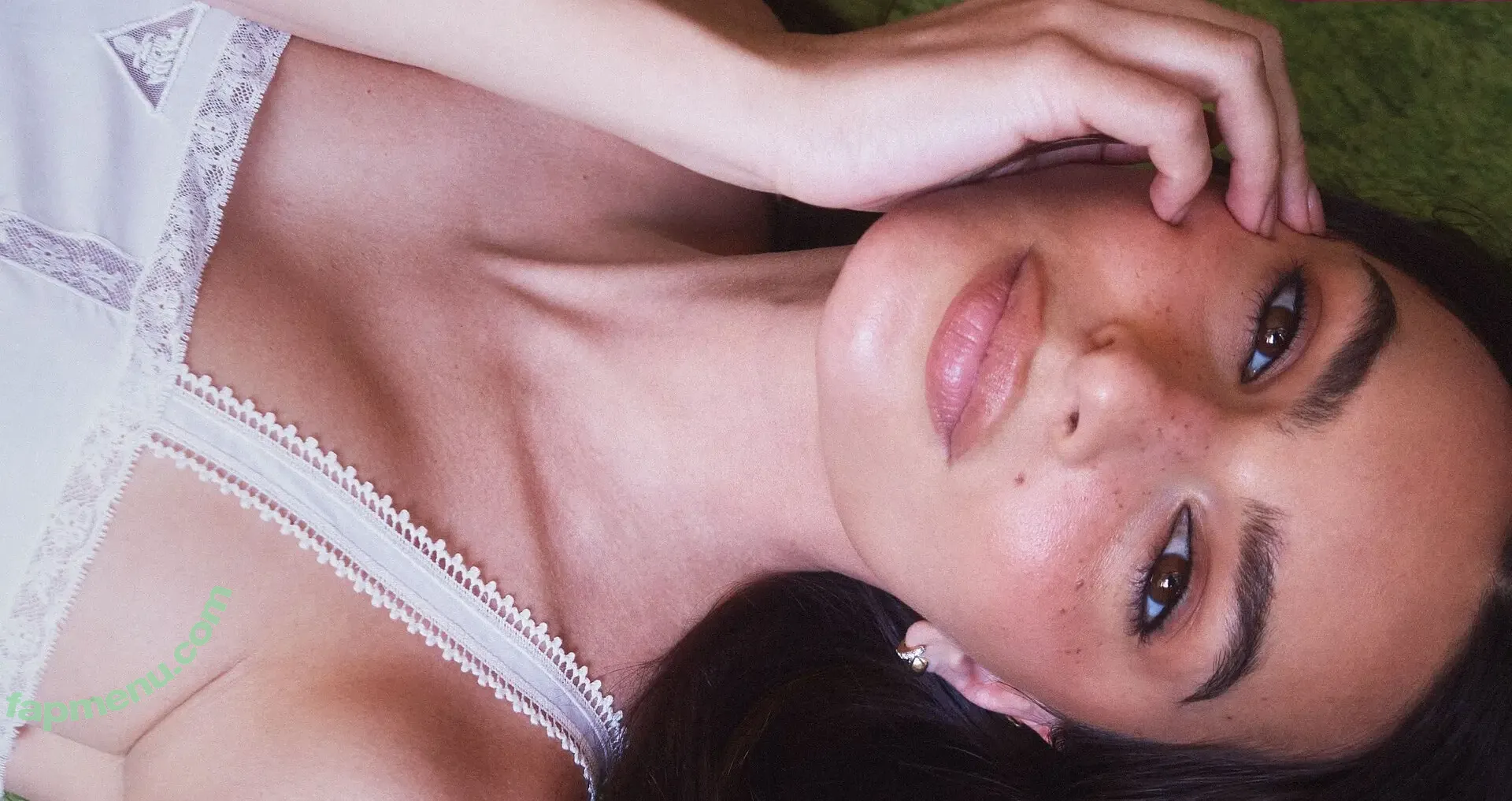 Emily Ratajkowski nude photo #8709 (emrata)