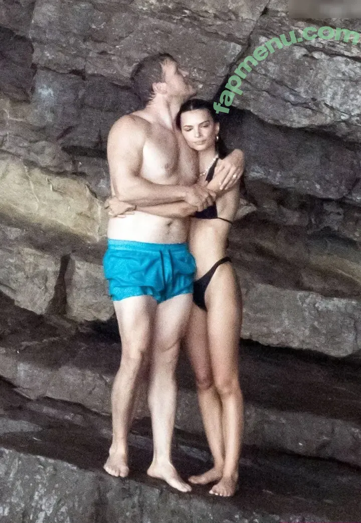Emily Ratajkowski nude photo #8735 (emrata)