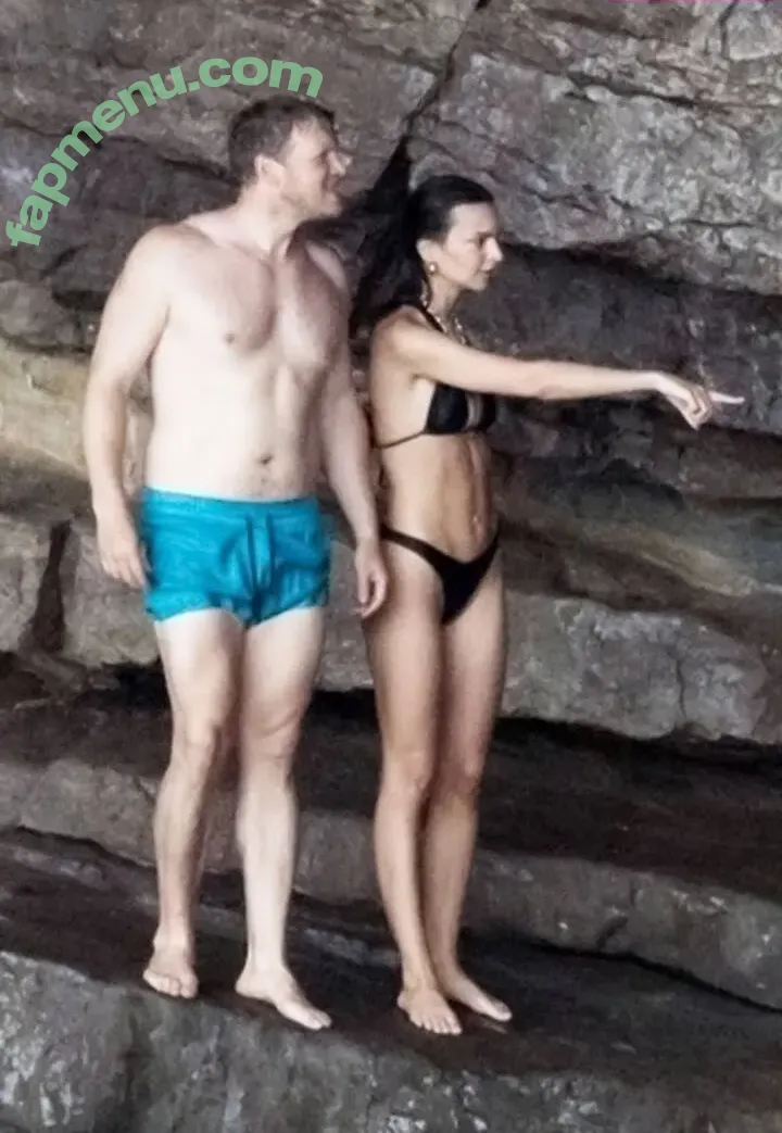 Emily Ratajkowski nude photo #8738 (emrata)