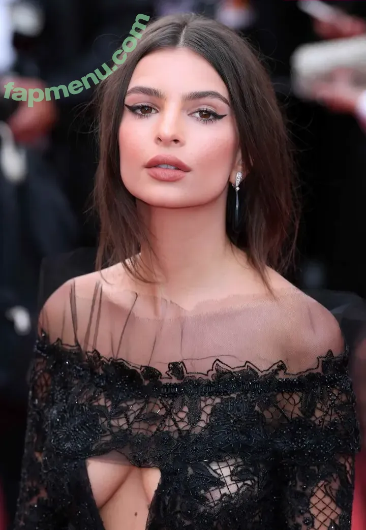 Emily Ratajkowski nude photo #8865 (emrata)