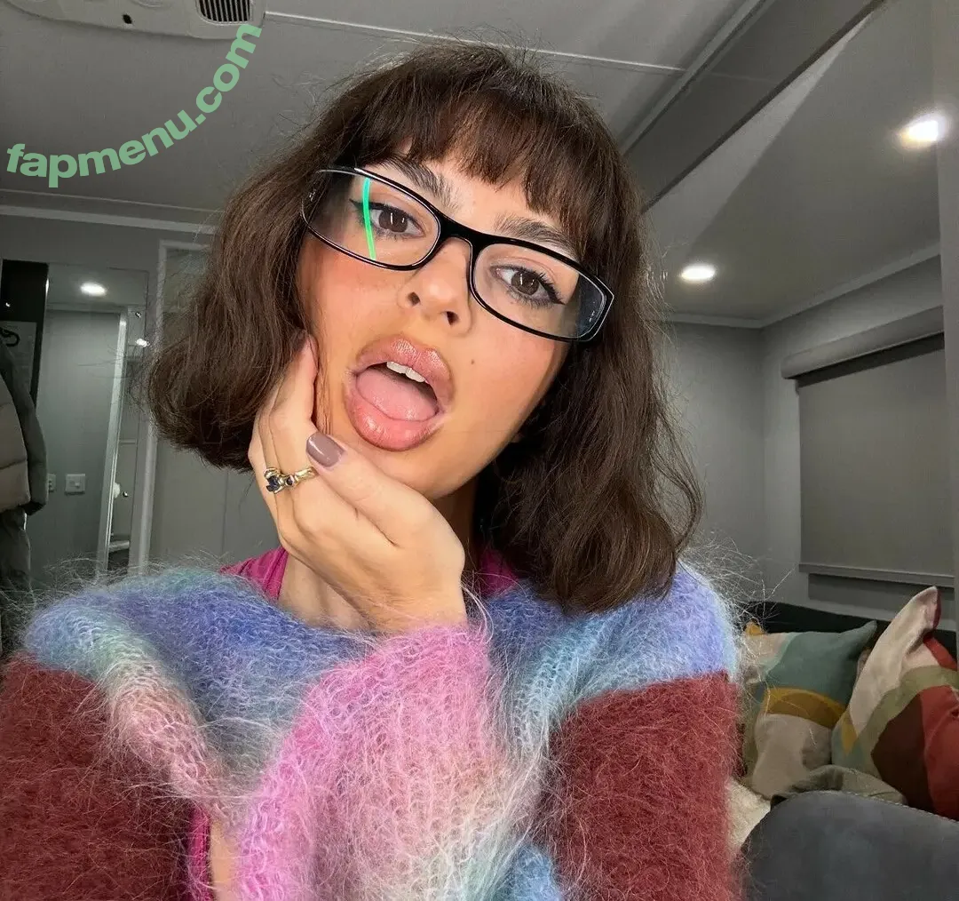 Emily Ratajkowski nude photo #8871 (emrata)
