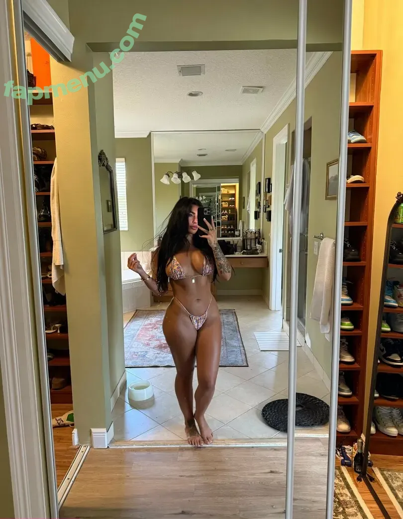 Emily Rinaudo nude photo #0011 (emjayplays / emjayrinaudo_)