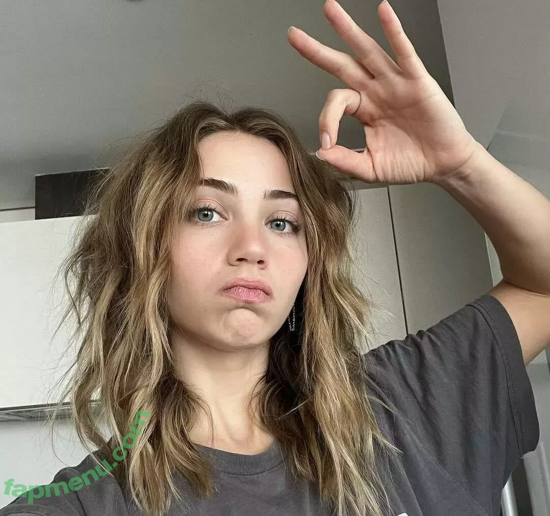 Emily Rudd nude photo #0007 (emilysteaparty)