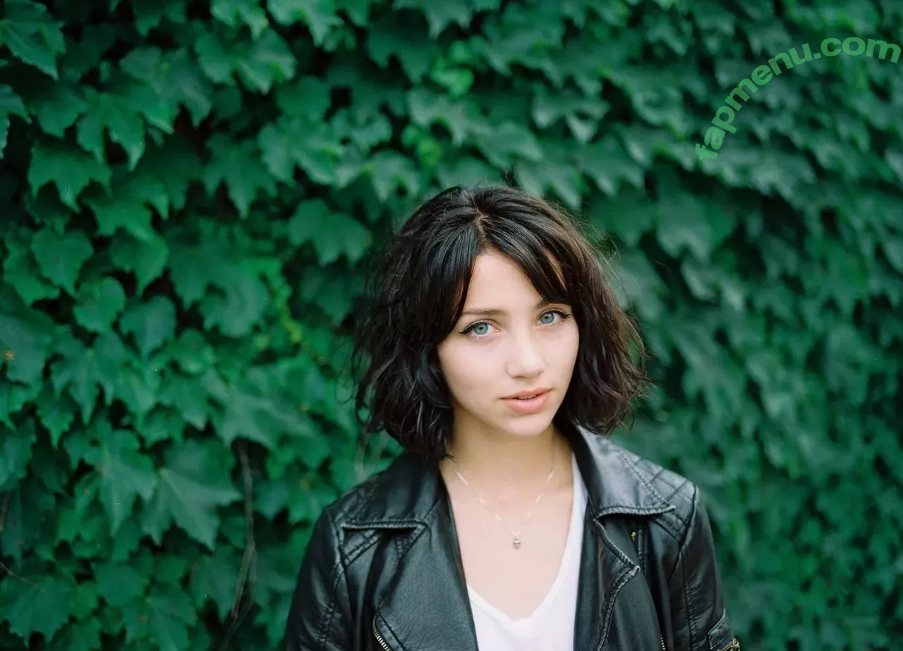 Emily Rudd nude photo #0012 (emilysteaparty)