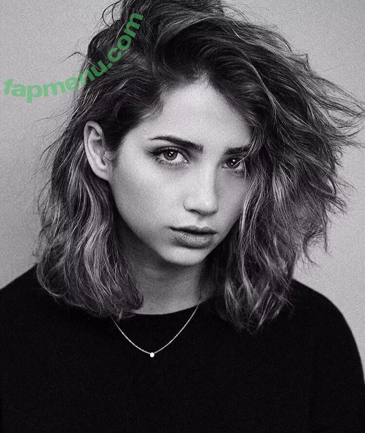 Emily Rudd nude photo #0016 (emilysteaparty)