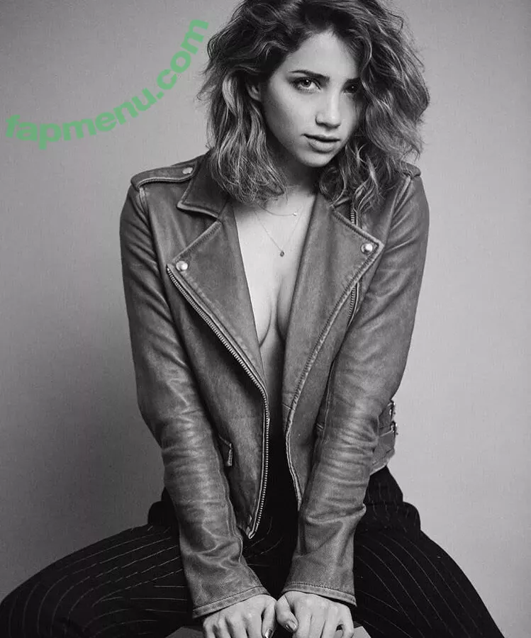 Emily Rudd nude photo #0017 (emilysteaparty)