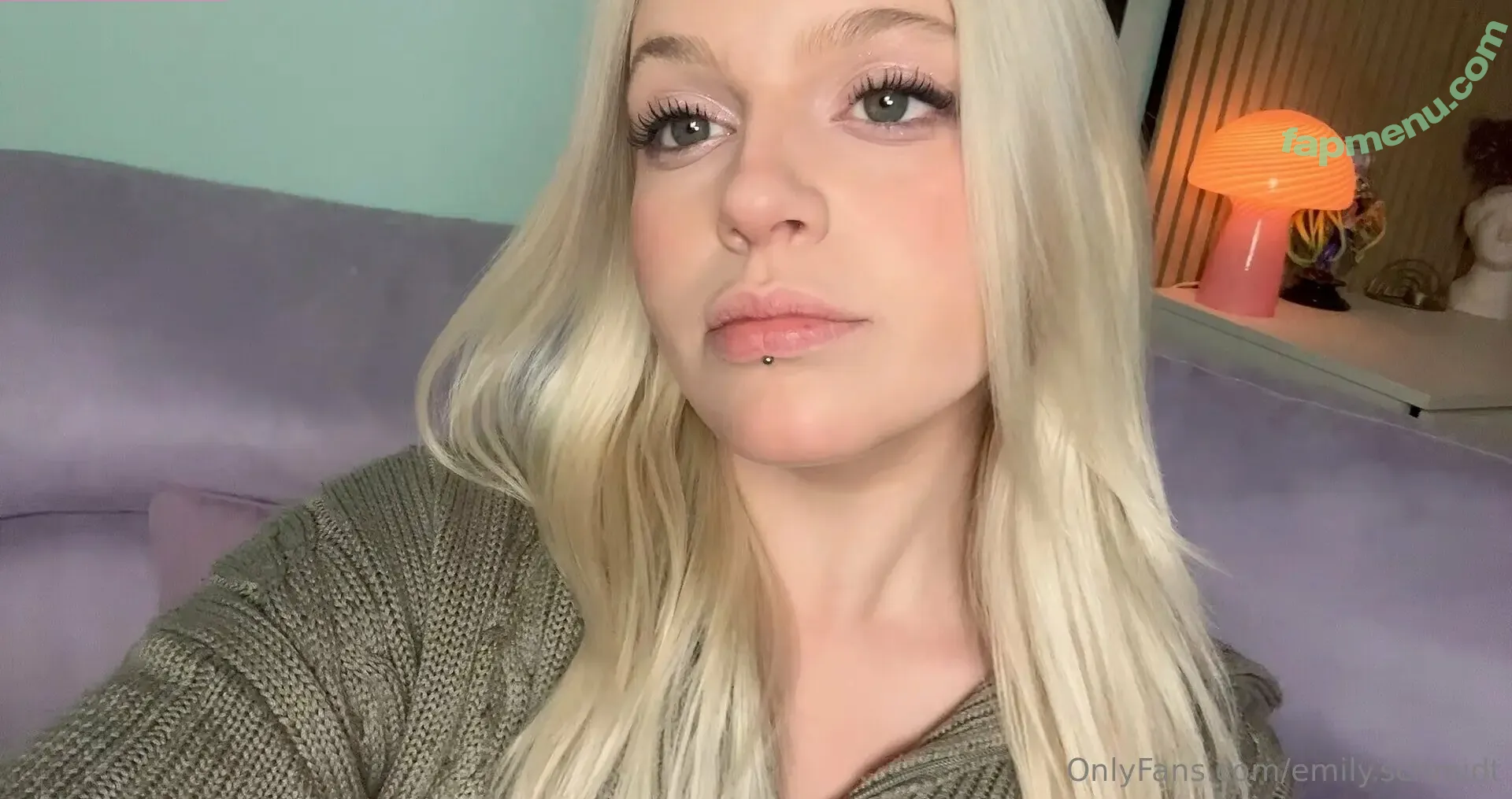 emily.schwarz nude photo #0017 (emily.schwarz)
