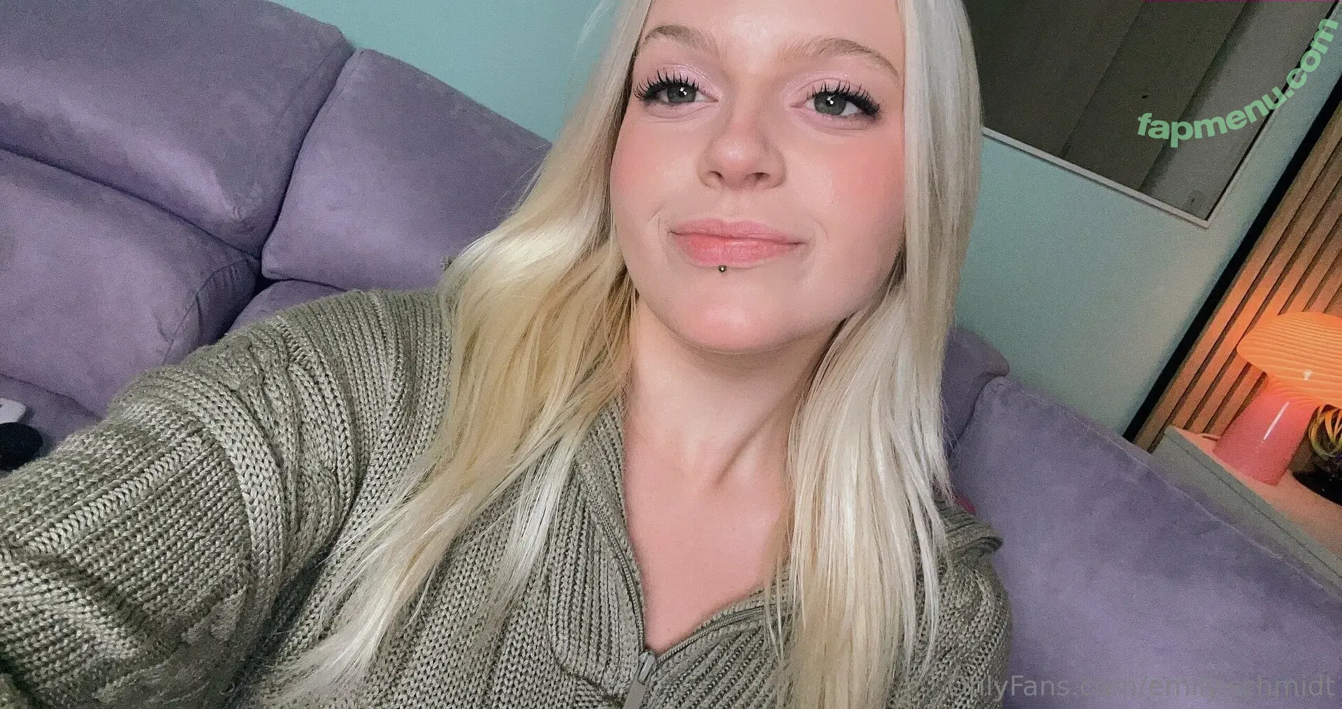 emily.schwarz nude photo #0032 (emily.schwarz)