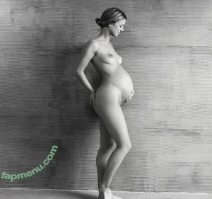 Emily VanCamp / emilyvancamp nude photo #0191