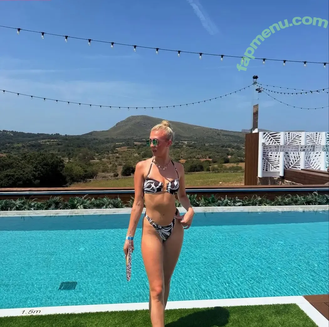 Emily Wallbank nude photo #0015 (emwallbank)