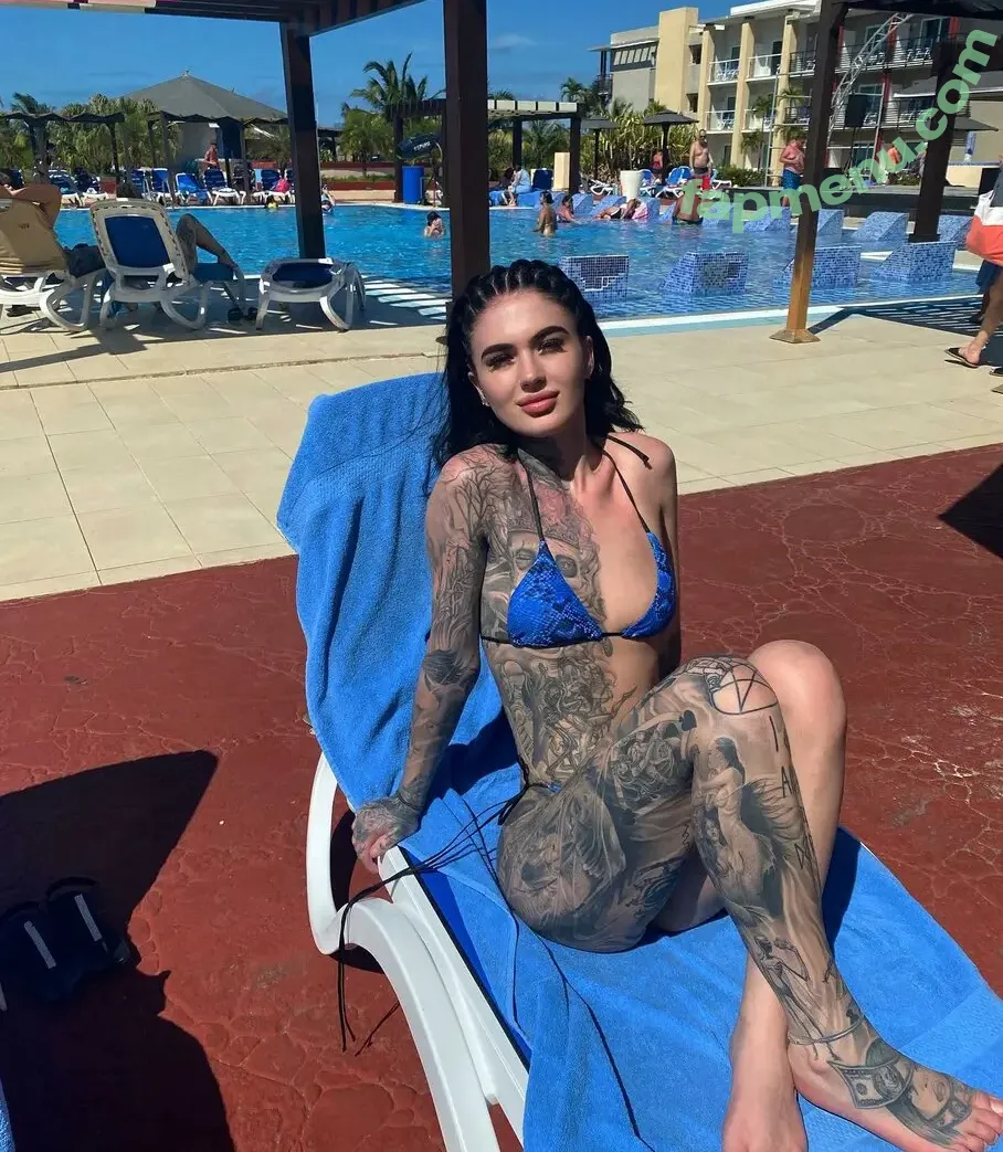 emisguilty nude photo #0001 (emisguilty)