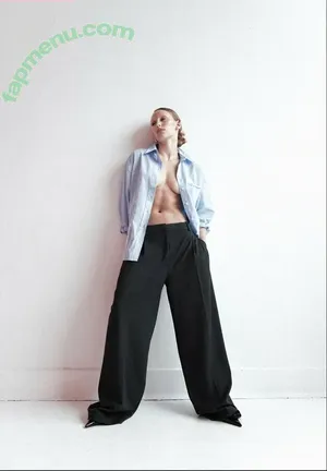  nude photo #0002