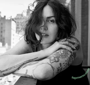 Emma Ruth Rundle / emmaruthrundle nude photo #0007