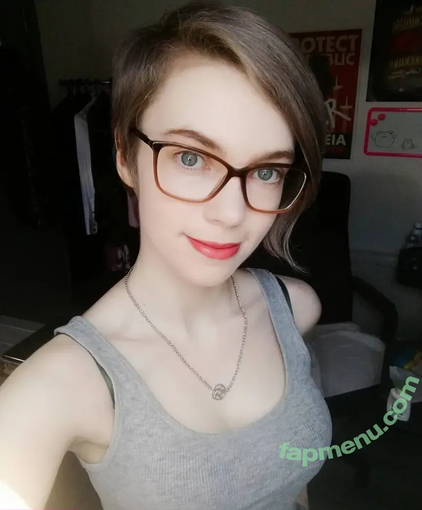 Emma Thorne nude photo #0045 (EmmaThorneVideos / emmainashes / emmathorne1)