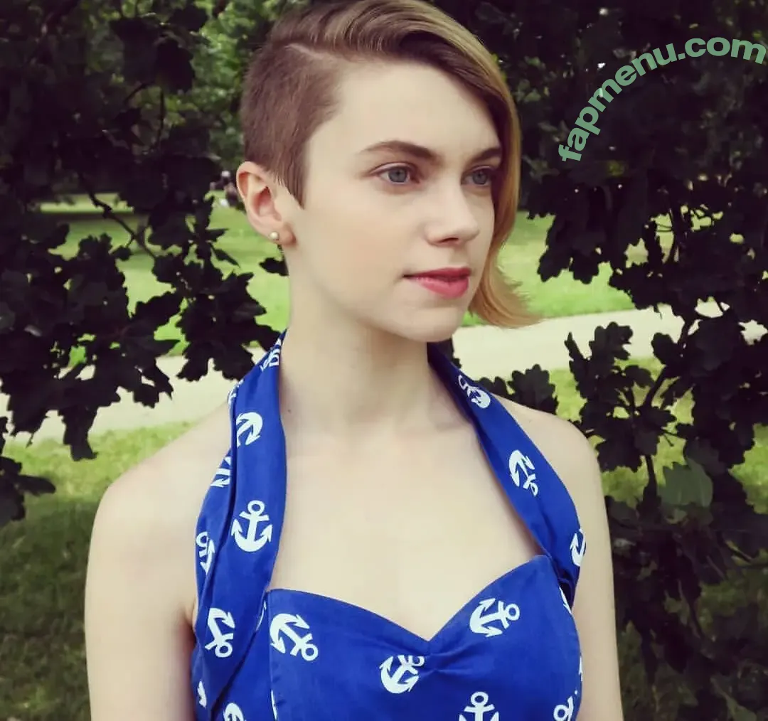 Emma Thorne nude photo #0046 (EmmaThorneVideos / emmainashes / emmathorne1)