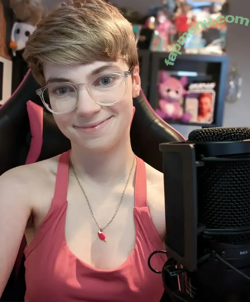 Emma Thorne nude photo #0058 (EmmaThorneVideos / emmainashes / emmathorne1)