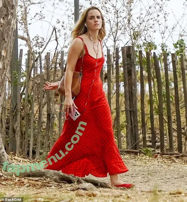 Emma Watson nude photo #0297 (elizarosewatson / emmawatson)