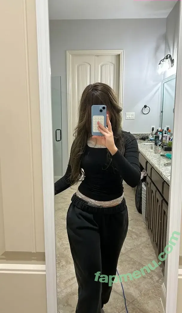 emmyuh nude photo #0020 (emmybeehz / emmyurr)