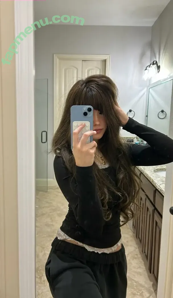 emmyuh nude photo #0021 (emmybeehz / emmyurr)