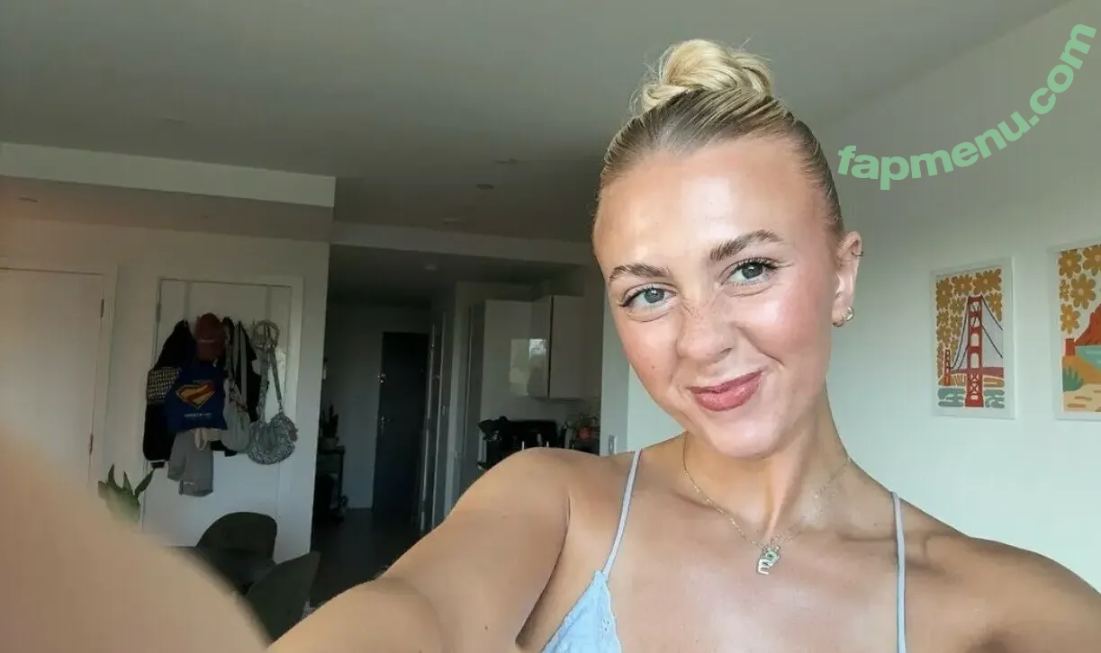 emwallbank nude photo #0007 (miwallbank)