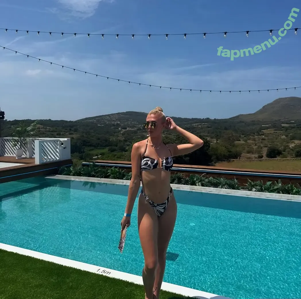 emwallbank nude photo #0064 (miwallbank)