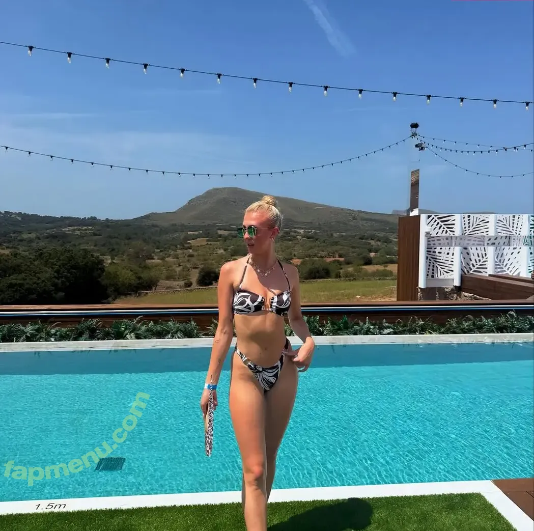 emwallbank nude photo #0065 (miwallbank)