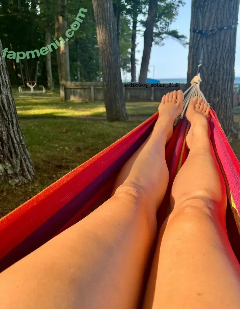 enticing_soles nude photo #0018 (enticing.soles)