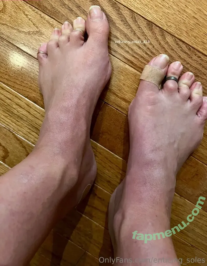 enticing_soles nude photo #0037 (enticing.soles)