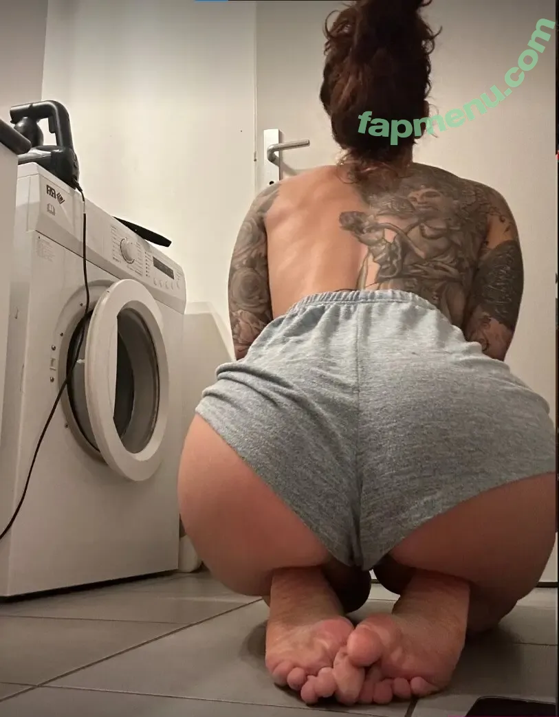 eratyum nude photo #0026 (erika.bln_)