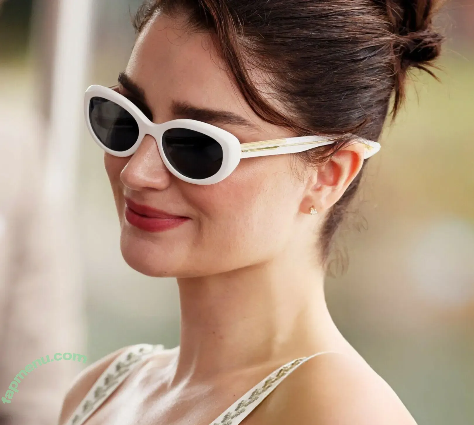 Eve Hewson nude photo #0325 (evehewson)