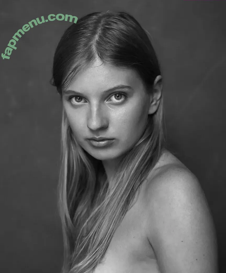 Evelina nude photo #0033 (Eva kanarska / eva_kannn / evelinakiss)
