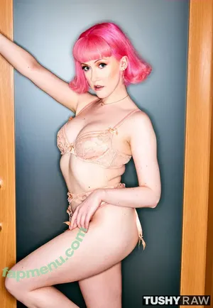 Evie Rees / eviereesofficial / jiggleyourpuffs nude photo #0030