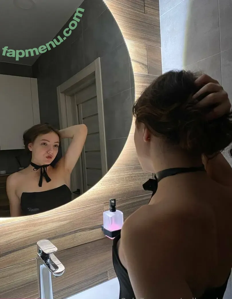 evillevelyne nude photo #0001 (evillevelyne)