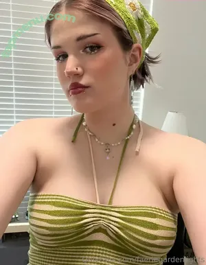 nude photo #0002