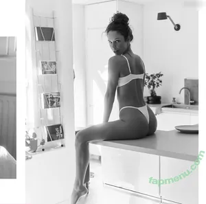  nude photo #0004