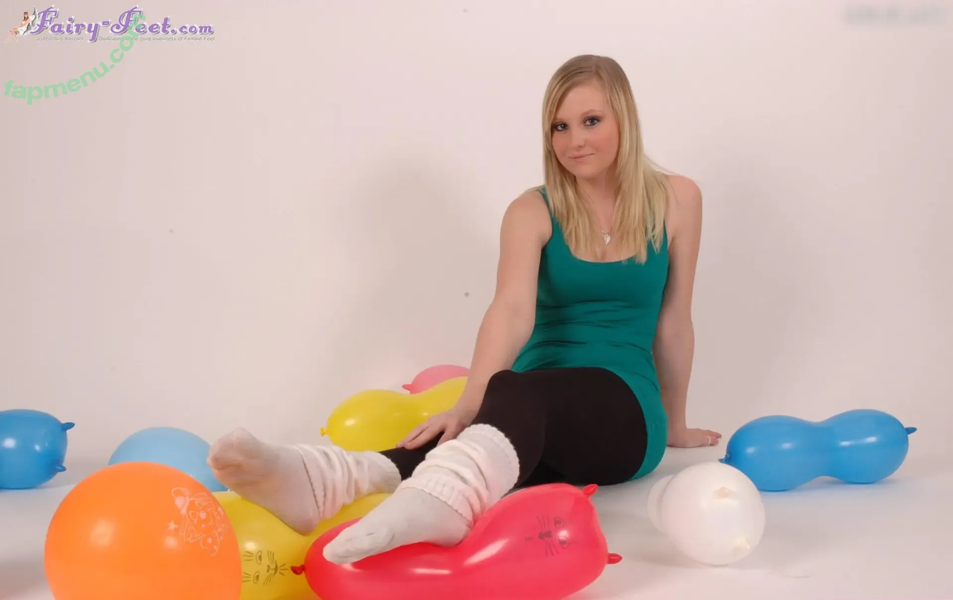 Feetperview / Sockenmädchen nude photo #1233 (Feetperview / Sockenmädchen)