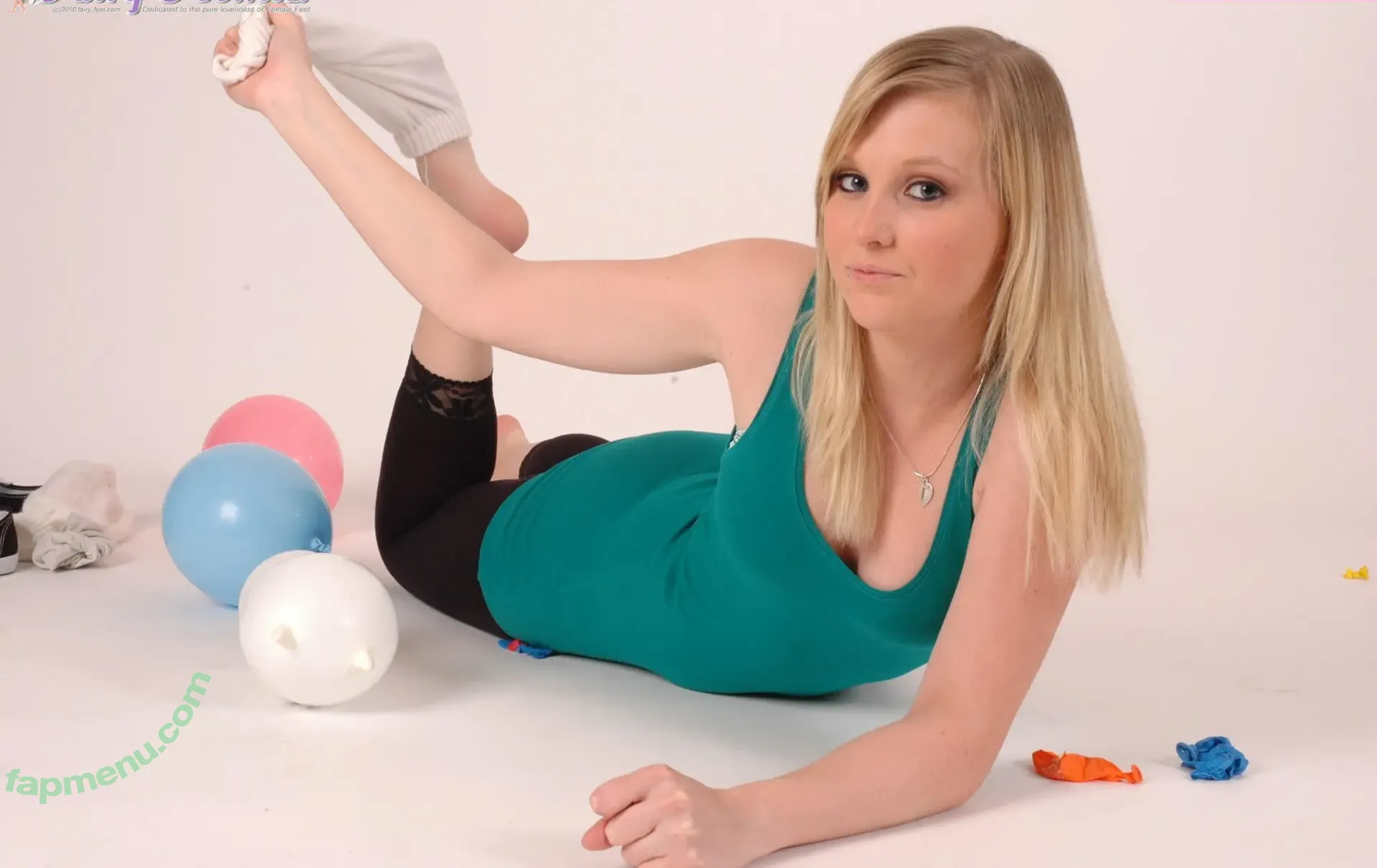 Feetperview / Sockenmädchen nude photo #1239 (Feetperview / Sockenmädchen)