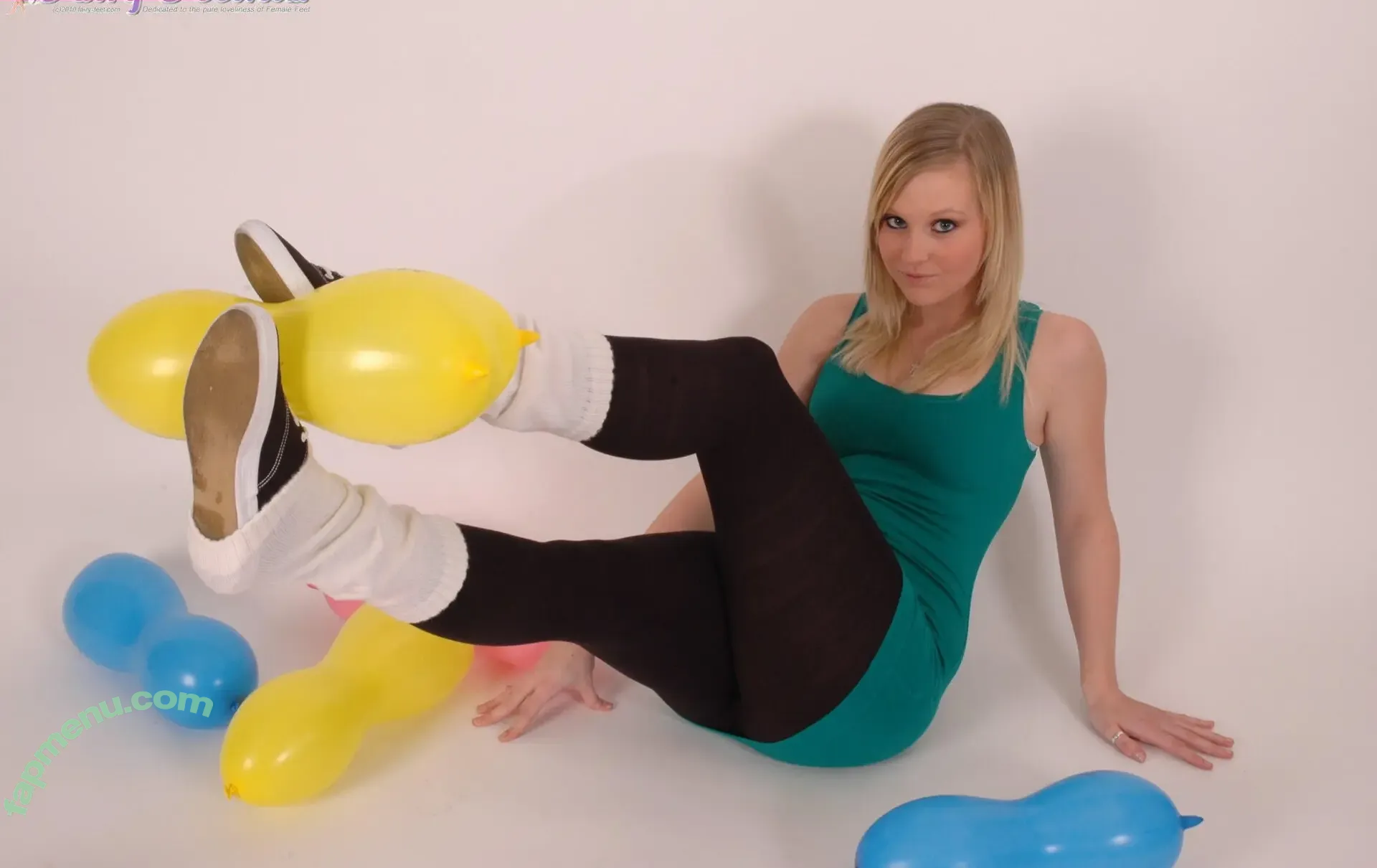 Feetperview / Sockenmädchen nude photo #1249 (Feetperview / Sockenmädchen)