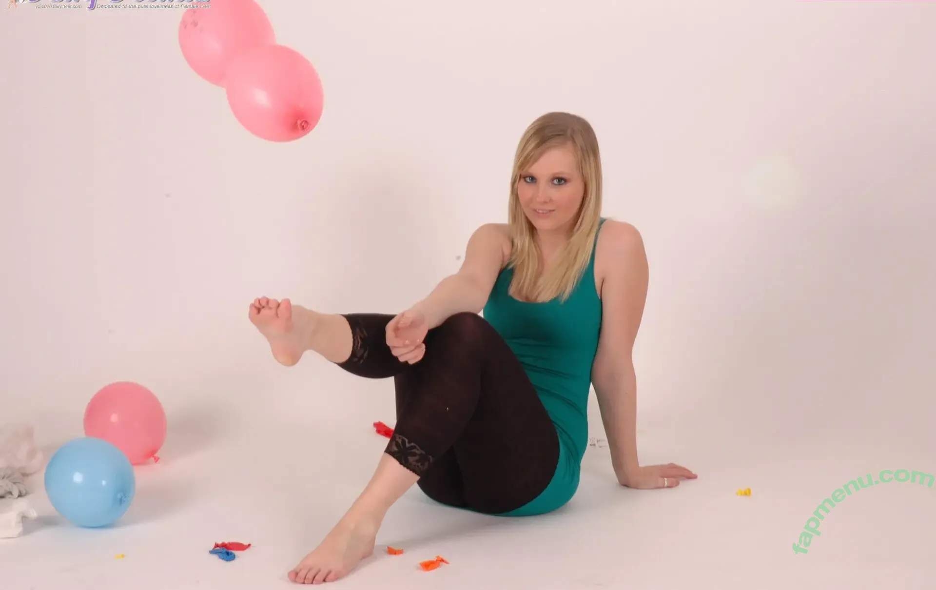 Feetperview / Sockenmädchen nude photo #1250 (Feetperview / Sockenmädchen)