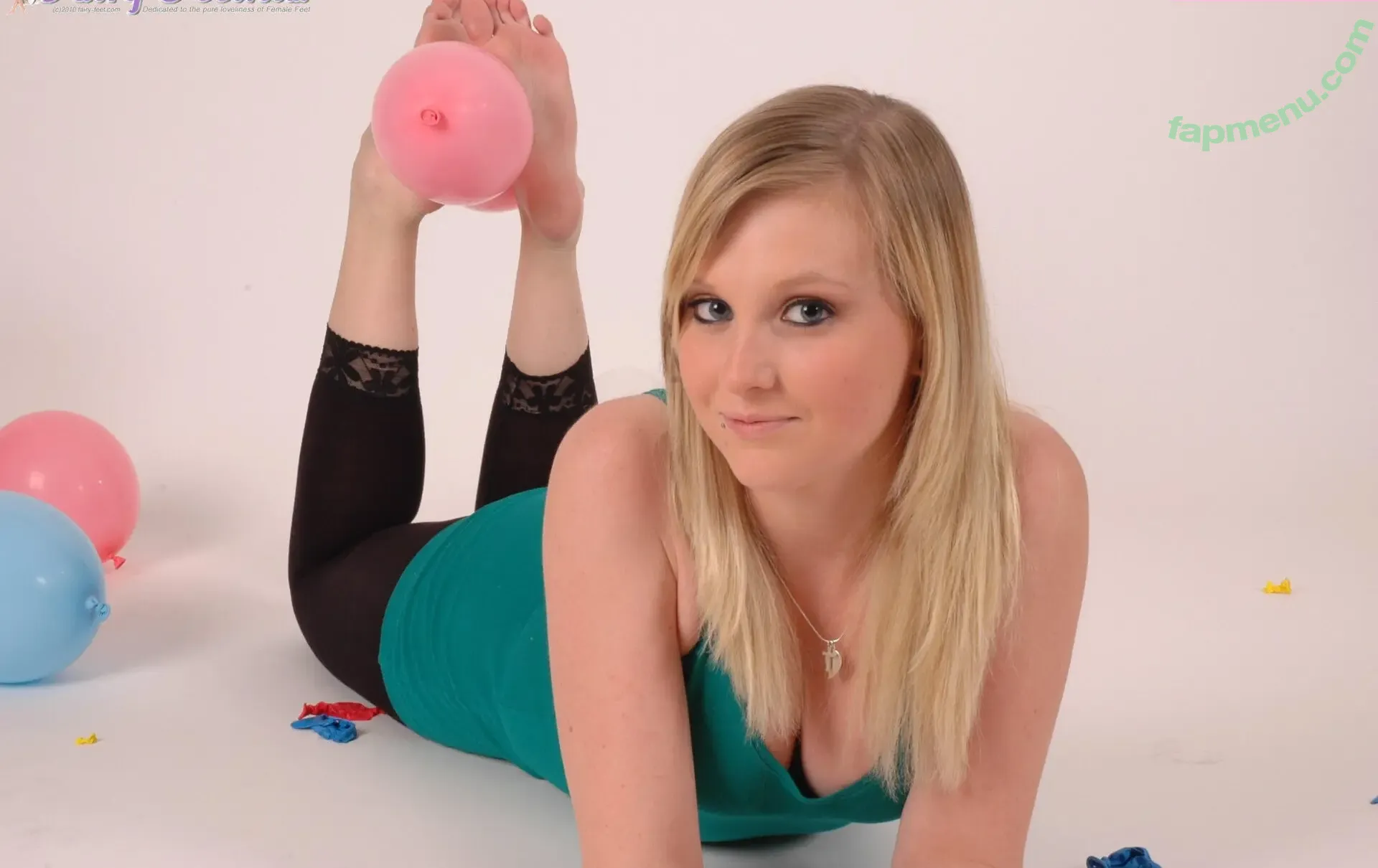Feetperview / Sockenmädchen nude photo #1256 (Feetperview / Sockenmädchen)